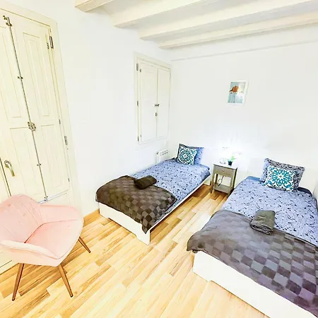Private By La Rambla